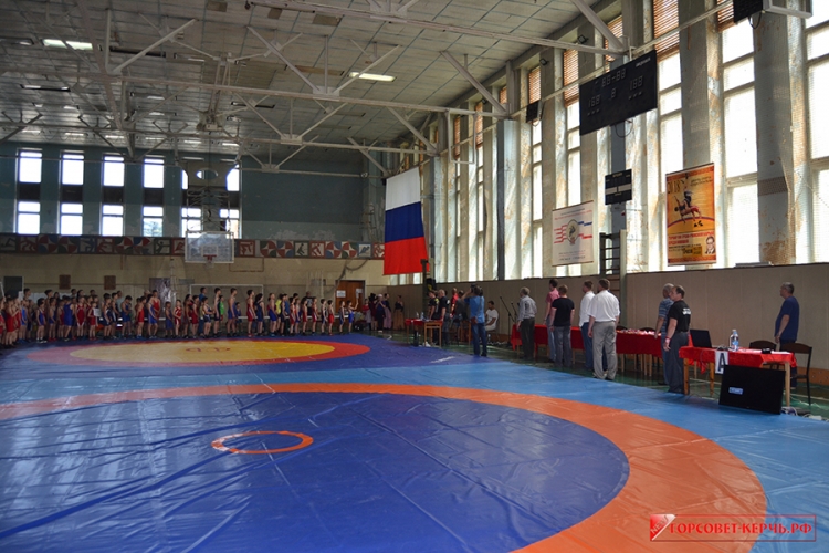 Фото с юношеских соревнований по греко-римской борьбе памяти Георгия Петухова в Керчи