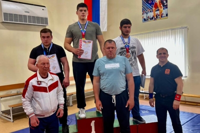У сборной Крыма – пять медалей на первенстве ЮФО по вольной борьбе среди юниоров до 24 лет