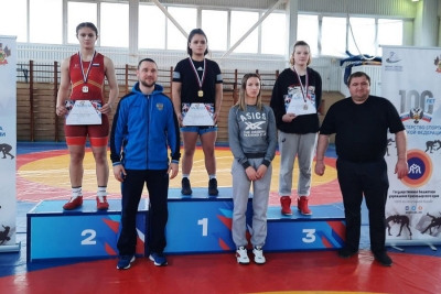 Спортсменки из Крыма и Севастополя привезли семь медалей с двух первенств ЮФО по женской борьбе