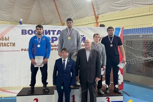 Алуштинец Азамат Сеитов выиграл абсолютный чемпионат России по греко-римской борьбе в своем весе