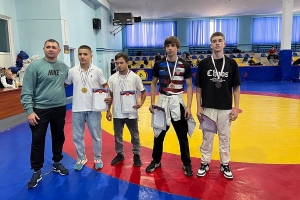 Все победители и призеры первенства Крыма по греко-римской борьбе среди юниоров до 21 года