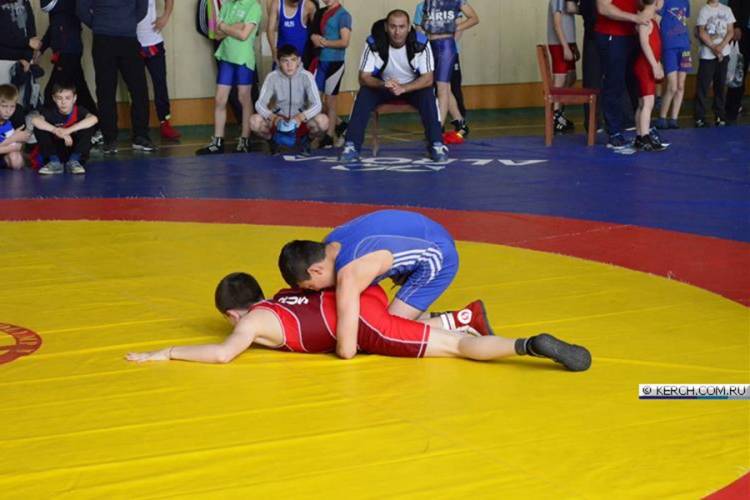Фото со Всероссийского юношеского турнира по греко-римской борьбе в Керчи