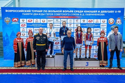 Все победители и призеры Всероссийского турнира по женской борьбе среди девушек до 18 лет в Смоленске