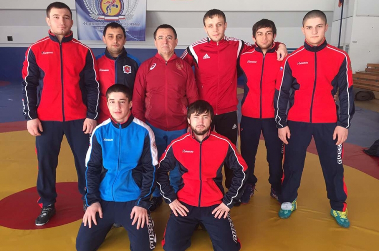 Сборные команды Крыма по борьбе получили новую спортивную форму