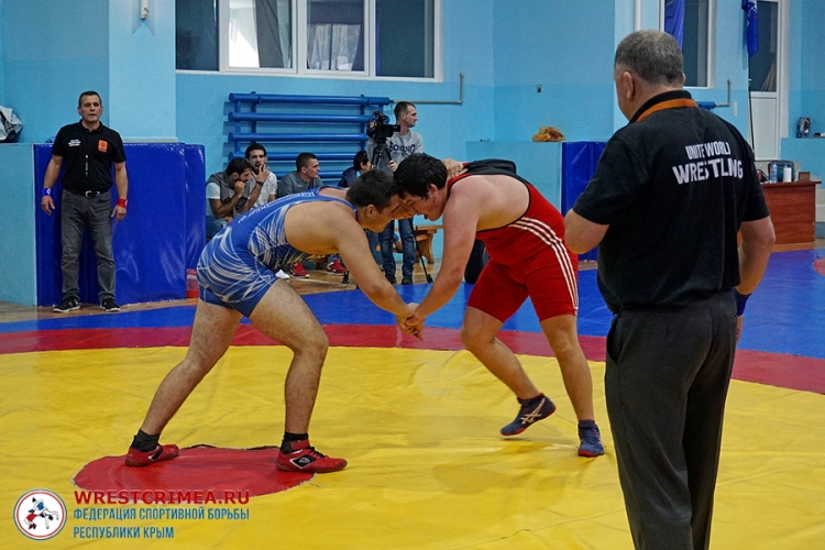 В Алуште прошел Отборочный Республиканский турнир по вольной борьбе среди юниоров до 21 года