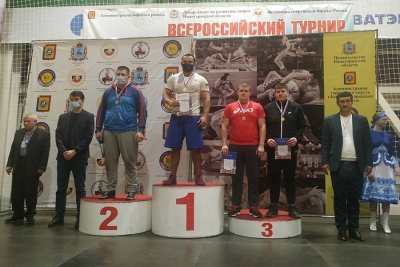 Азиз Сеитов – победитель мастерского борцовского турнира в Нижегородской области