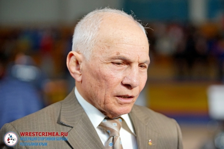 Рустем Казаков: «В каждом селе Крыма должен быть спортивный зал»