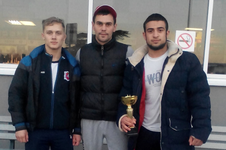 Крымские борцы привезли две медали с турнира в Магадане