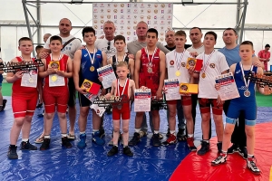24 комплекта наград разыграли юные борцы-классики в рамках фестиваля спортивной борьбы Sag kuresi в Саках