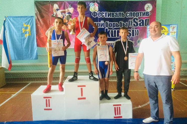 В Саках прошел III юношеский фестиваль спортивной борьбы Sag kuresi