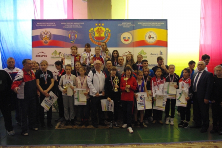Все победители и призеры первенства России по женской борьбе среди девушек до 16 лет