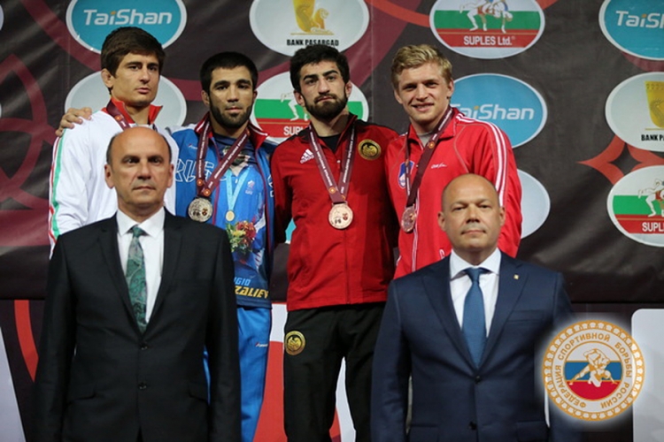 Российские вольники завоевали семь медалей на чемпионате Европы в Сербии