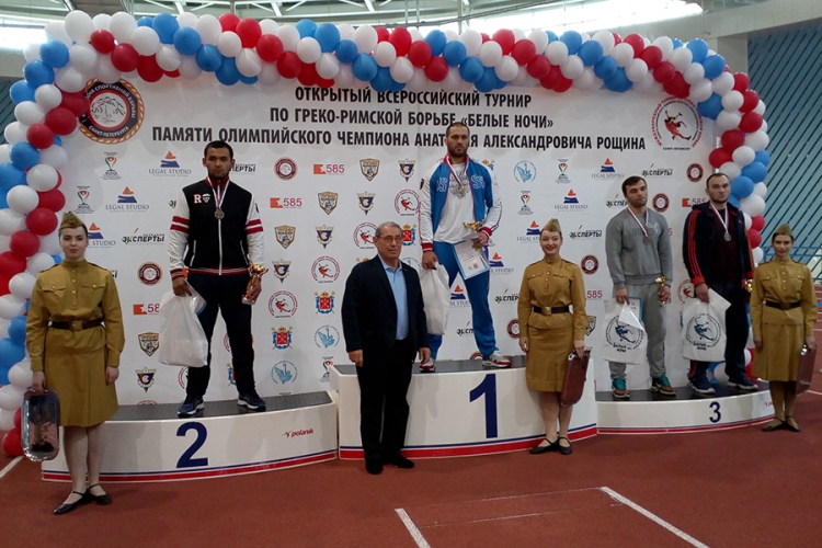 Двое симферопольцев стали призерами престижного борцовского турнира в Санкт-Петербурге