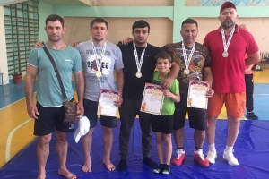 Четыре медали завоевали крымские борцы-классики на чемпионате России среди ветеранов