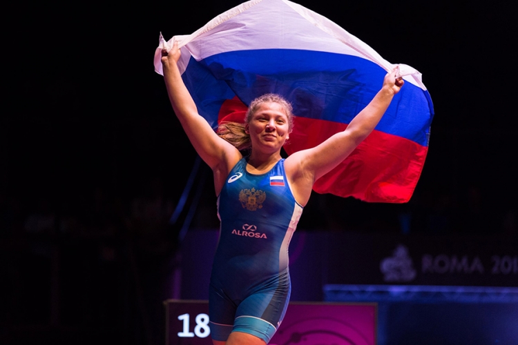 Россиянки завоевали восемь медалей на юниорском первенстве Европы по женской борьбе