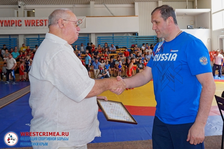 Президент ФСБРК награжден грамотой Верховного атамана Крымского казачьего союза