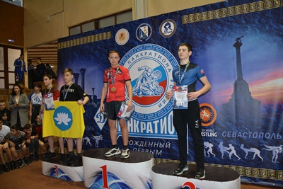 Успешный дебют сборной Крыма на окружных соревнованиях по панкратиону