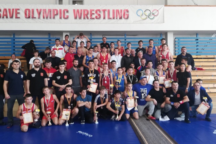 Крымские борцы завоевали 34 медали на Всероссийском юношеском турнире в Алуште