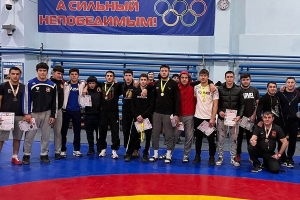 Все победители и призеры первенства Крыма по греко-римской борьбе среди юниоров до 24 лет