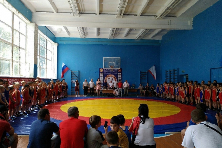 Борцовский турнир в Угловом выиграла команда Красногвардейского района