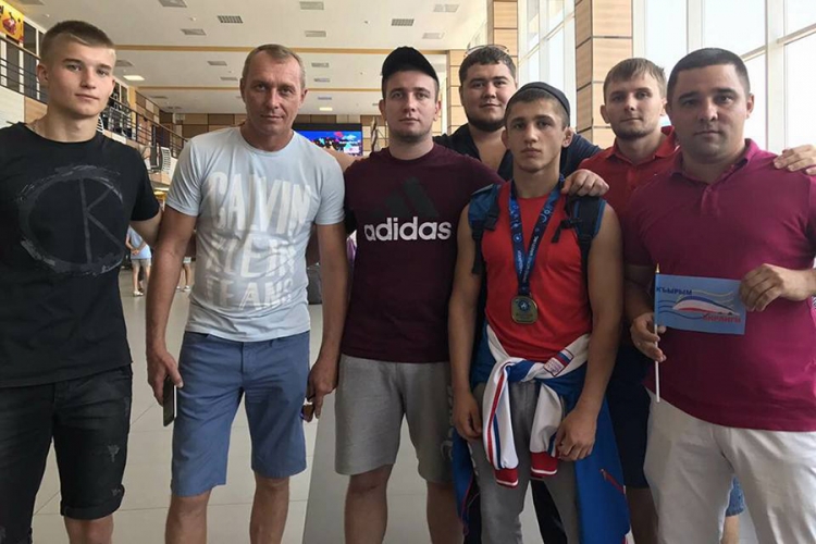 Эмин Сефершаев вернулся в Крым (ФОТО)