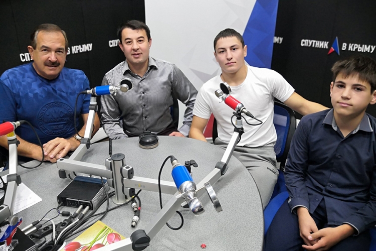 Ленур Мамедов, Ридван Османов и Имран Сеттаров в программе «От и до» на радио «Спутник в Крыму»