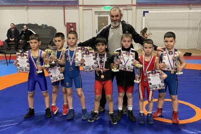 У юных крымских борцов семь медалей на турнире в Новороссийске