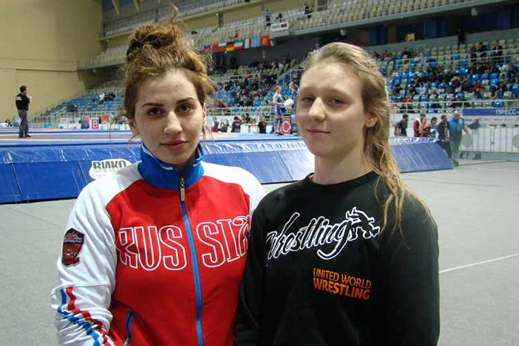 В первенстве Крыма по женской борьбе среди юниорок примут участие три десятка спортсменок