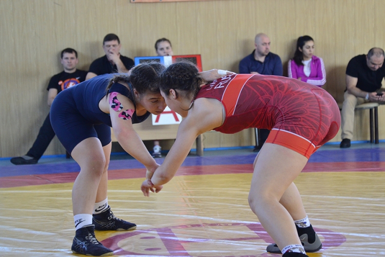 У крымских девушек – шесть медалей на первенстве ЮФО по женской борьбе