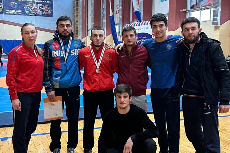 У крымских борцов на поясах – три медали в Кубке России в Рязани