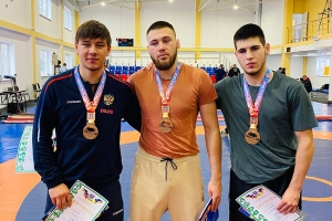 У крымских борцов-классиков – четыре «бронзы» на первенстве ЮФО среди юниоров до 24 лет