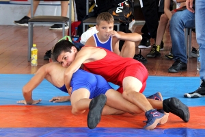 Фоторепортаж с юношеского борцовского турнира в Феодосии